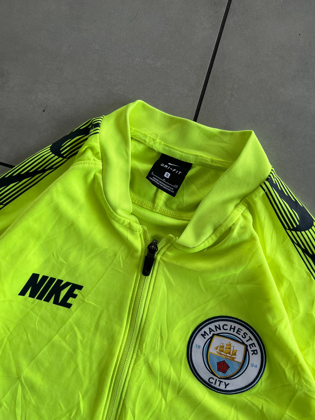 MANCHESTER CITY FOOTBALL VINTAGE JACKET- S
