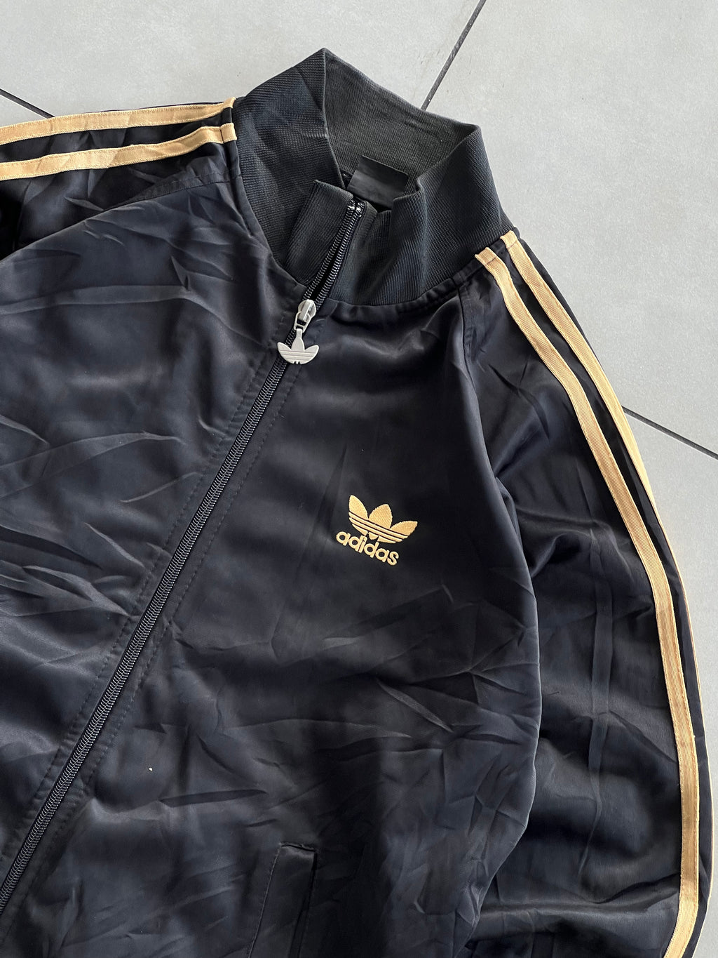 ADIDAS ORGINALS GOLDEN STRIPE VTG JACKET- M