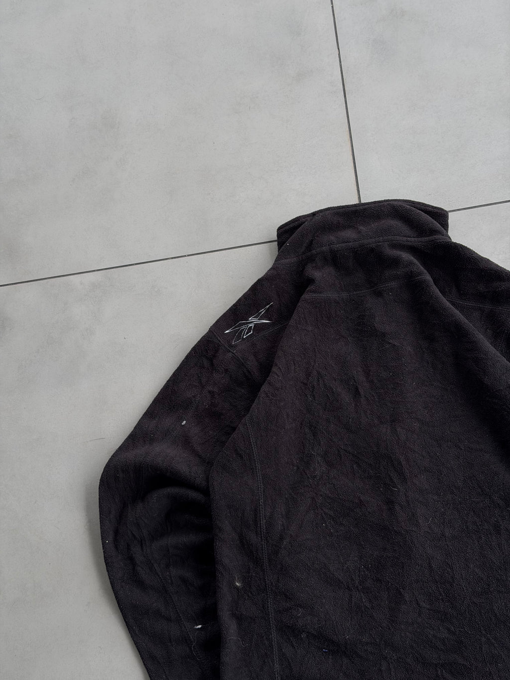 REEBOK FLEES THE SHARK JACKET- M